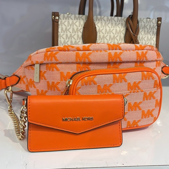 MICHAEL KORS
Maisie Lg Logo 2-in-1 Sling Waist Fanny Pack Crossbody 
Poppy
NWT - Picture 13 of 16